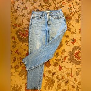 LEVIS • Women’s Wedgie Straight Medium Wash Button Fly Jeans Size 28